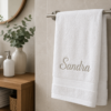Witte handdoek met naam geborduurd van 100% katoen 50x100 cm