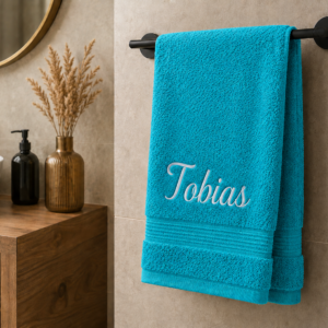 Turquoise handdoek met naam geborduurd van 100% katoen 50x100 cm